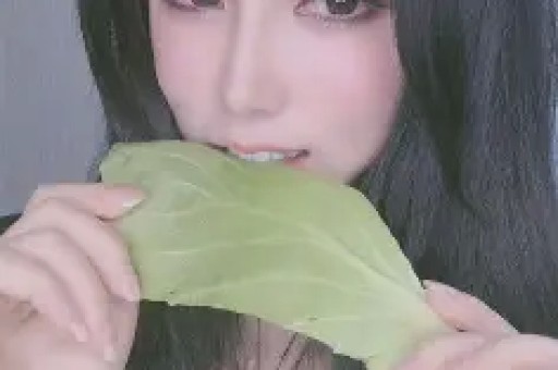 探班实拍花絮！张凌赫戏里戏外反差彻底颠覆认知