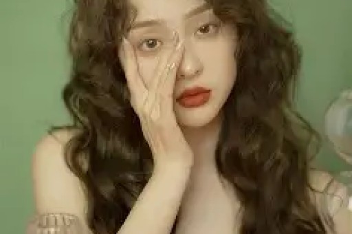 用“狗血”解说引流的短视频何其多